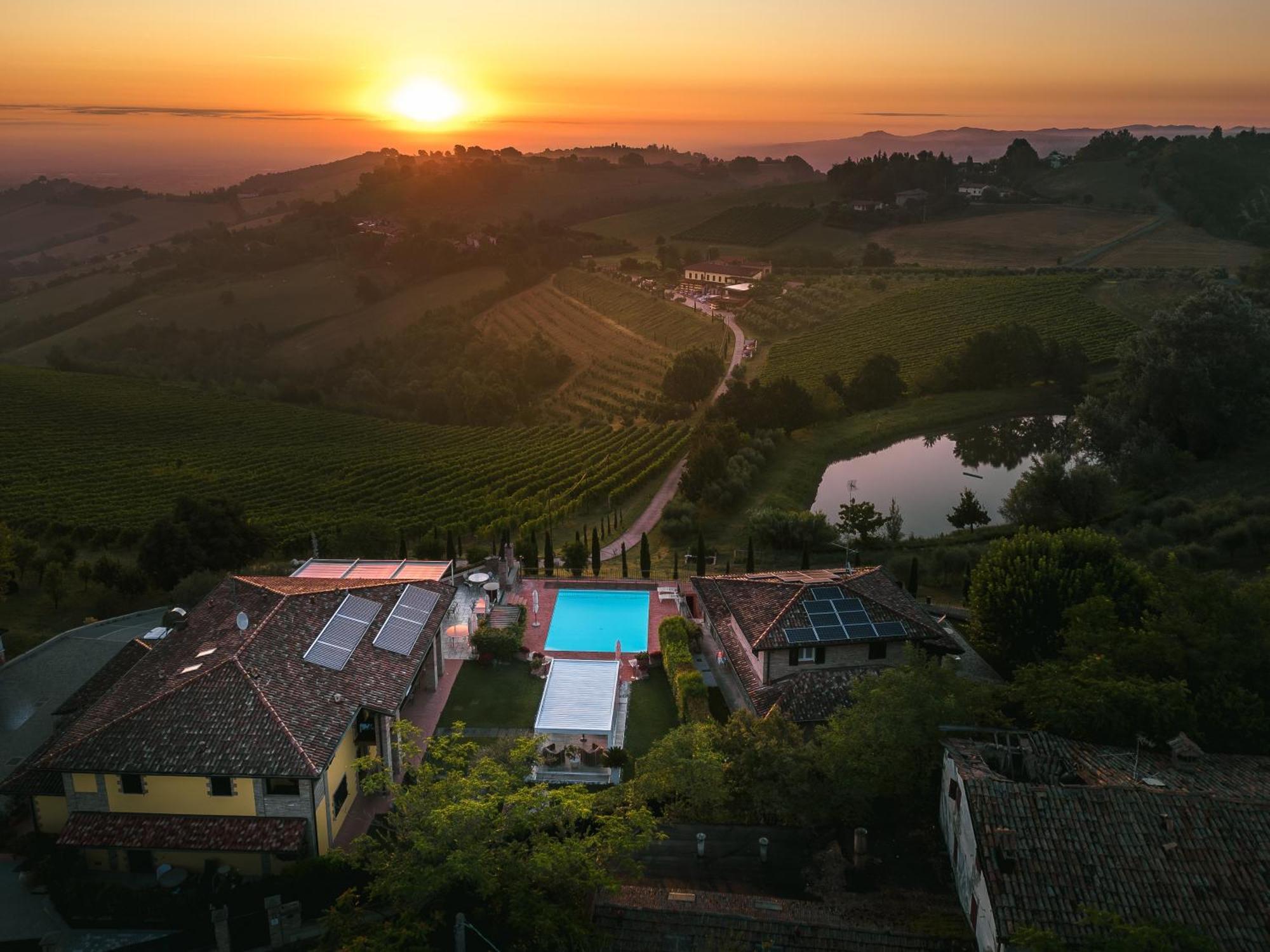 Agriturismo Acetaia Sereni Marano sul Panaro Kültér fotó